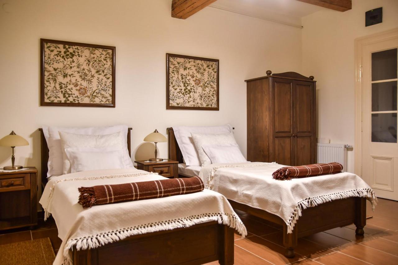 Bed and Breakfast Szin-Es Vendeghaz Сентеш Екстер'єр фото