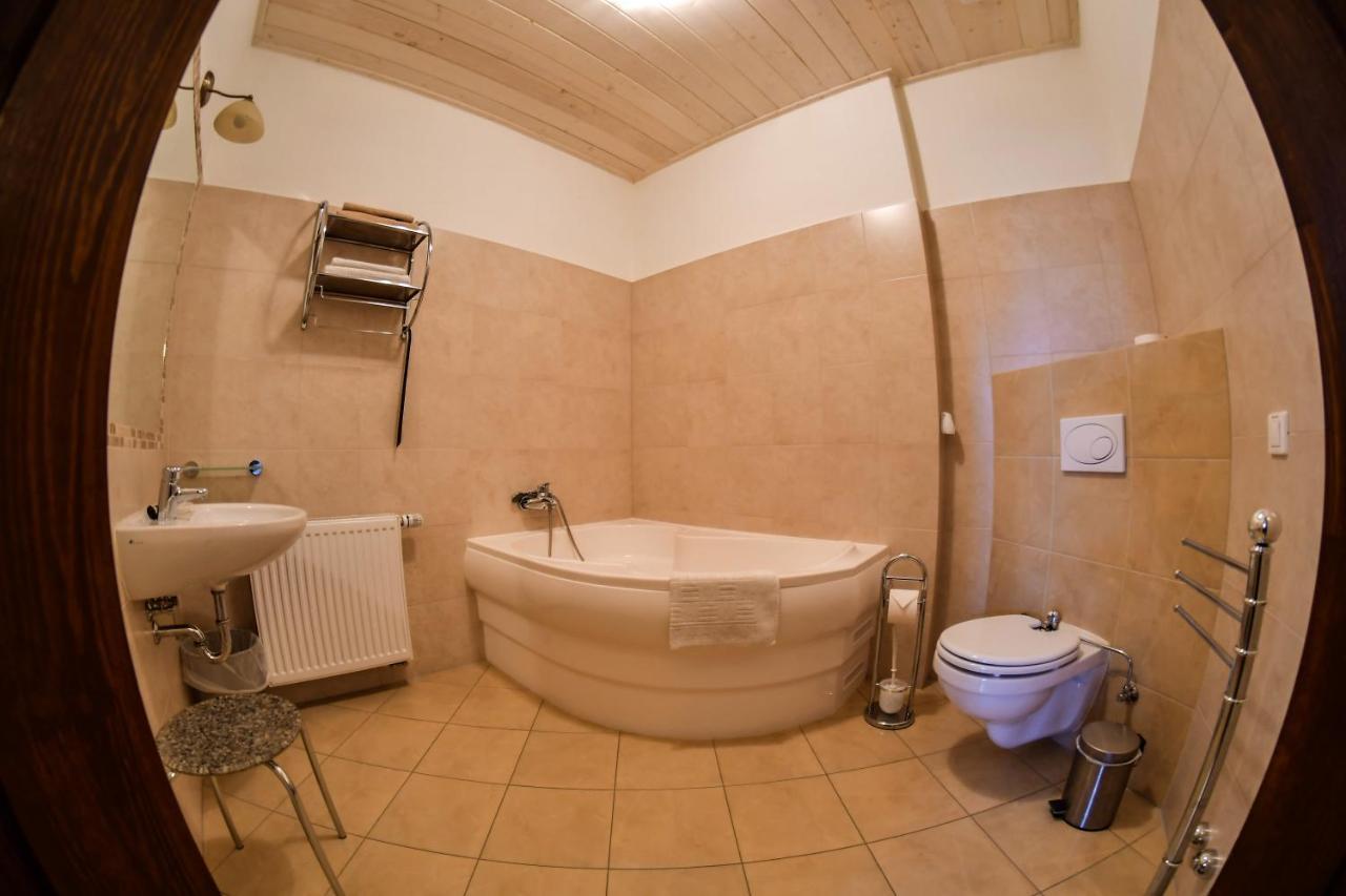 Bed and Breakfast Szin-Es Vendeghaz Сентеш Екстер'єр фото